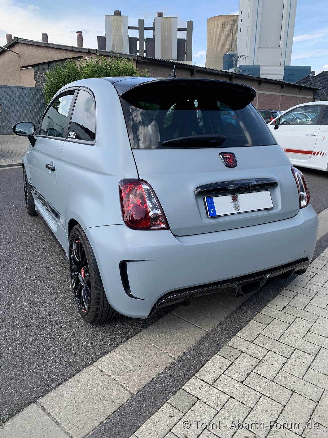 02 2020-08 C&C hellblau matt & schwarz