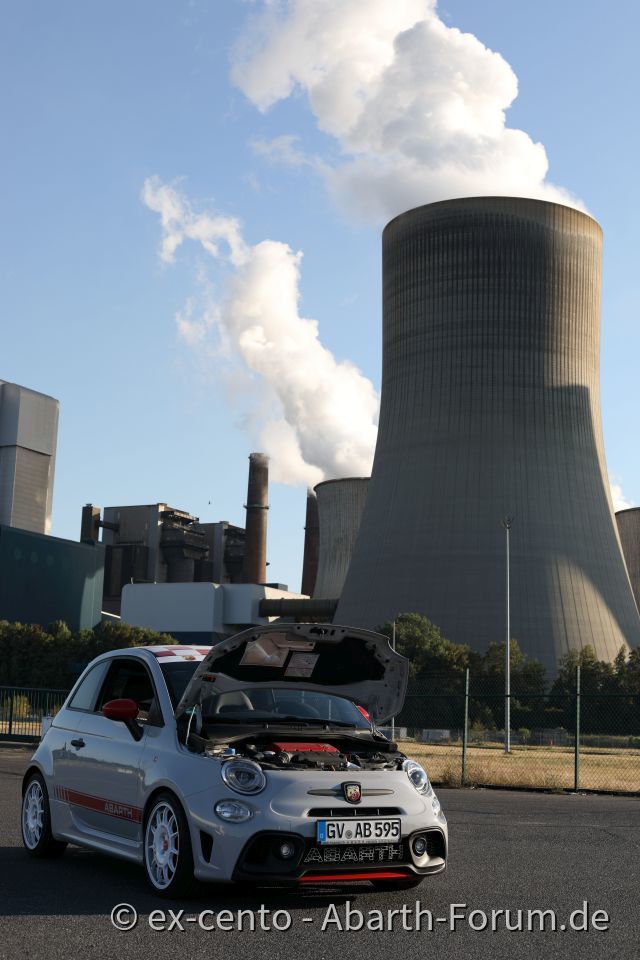 zwei Kraftwerke