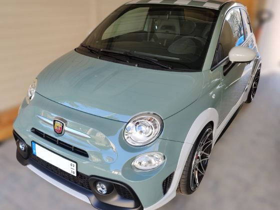 695 Anniversario mit Doppel-Dome-Motorhaube