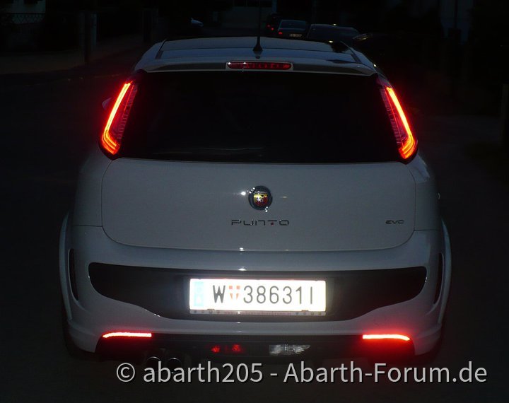 Abarth Punto EVO by night