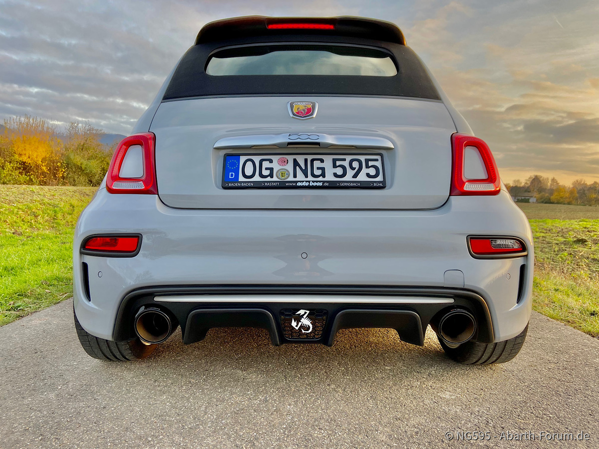 Abarth 595C mit GTech Klappenauspuff, OZ Racing Superturismo, tiefer, Spurverbreiterungen usw.