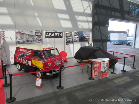 Techno Classica 2023, ABARTH-GERMANY Clubstand mit Abarth-Auslieferungswagen Typ Coriasco