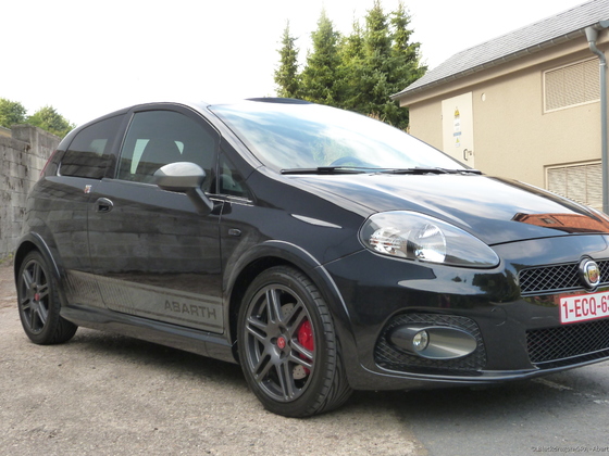 GPA / Grande Punto Abarth / Schwarz mit Grau lackiertem Estetico