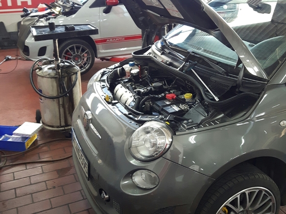 Schon wieder einen Servicetermin  #wieeinvertreterauto :D