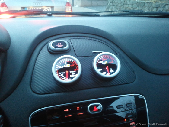 endlich fertig. Ladedruck und Öltemperatur.