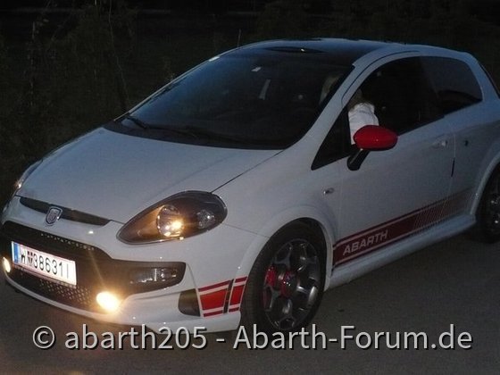 Abarth Punto EVO by night