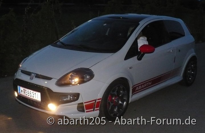 Abarth Punto EVO by night