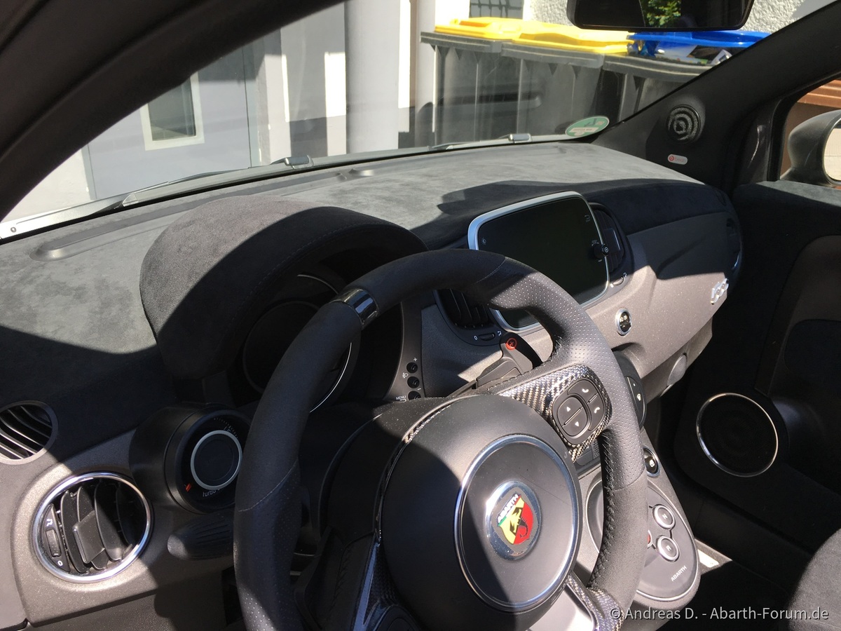 Armaturenbrett/Türverkleidung - Alcantara/Lack
